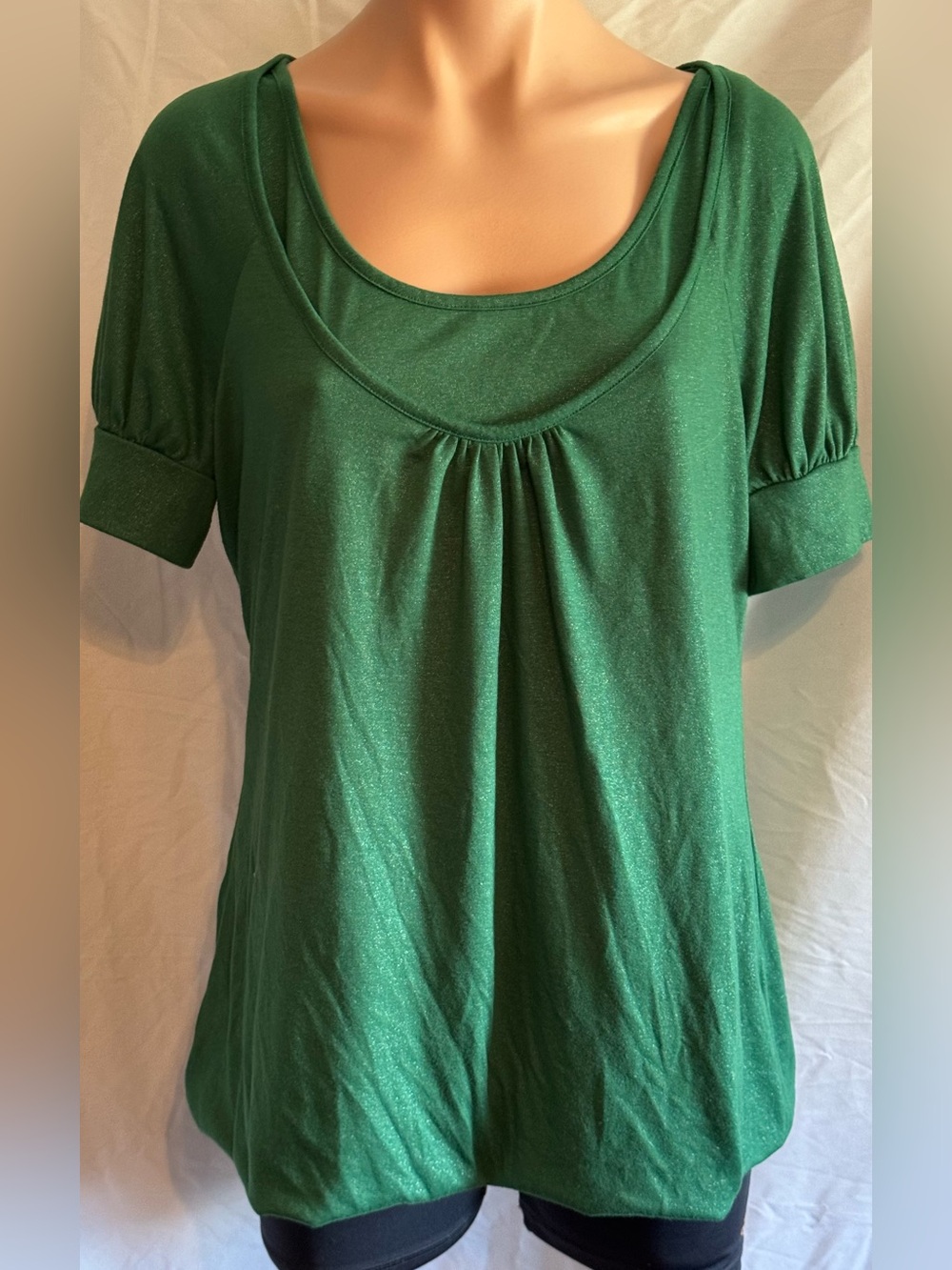Sparkly Scoop Neck Short Sleeve Top in Forest Green
